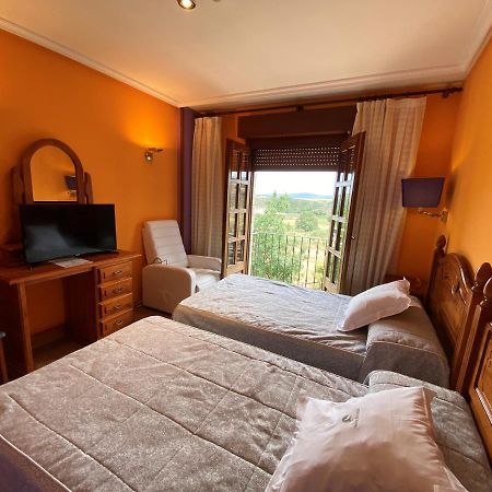 Hotel Tierra De Lobos à Puebla de Sanabria Extérieur photo