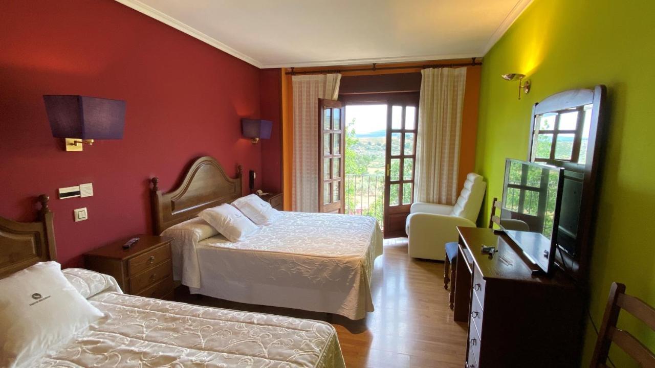 Hotel Tierra De Lobos à Puebla de Sanabria Extérieur photo
