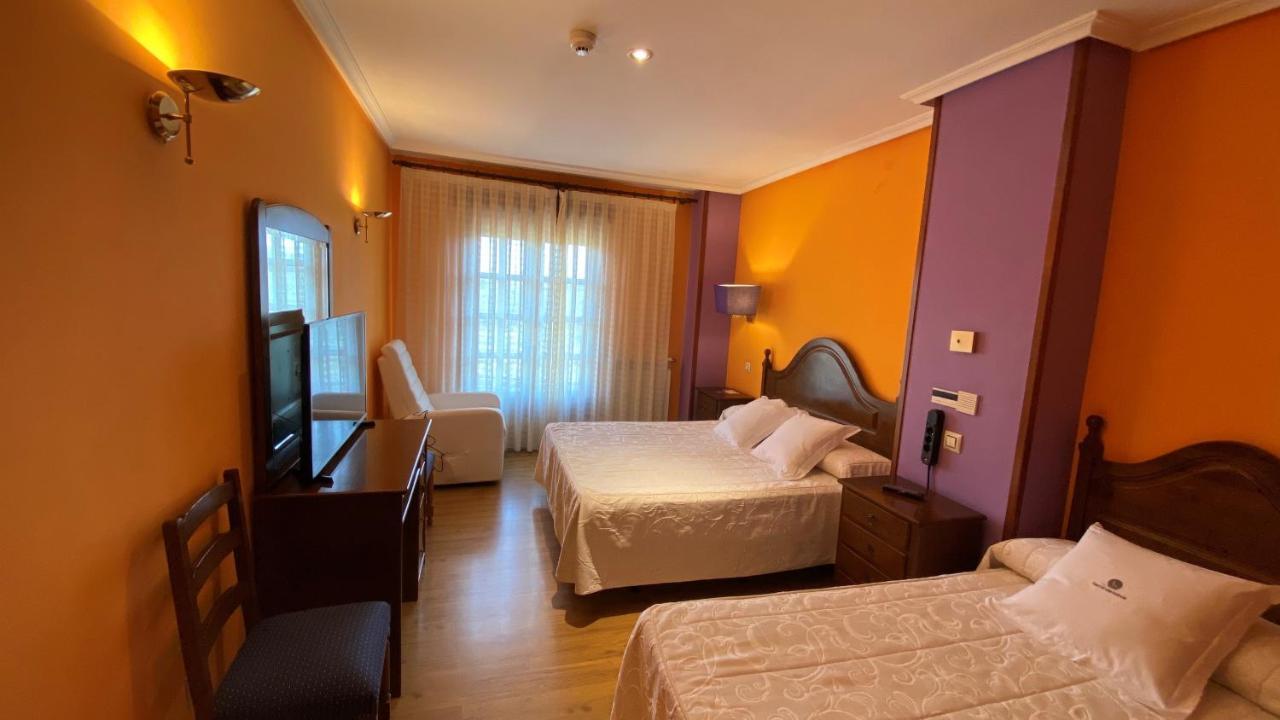 Hotel Tierra De Lobos à Puebla de Sanabria Extérieur photo