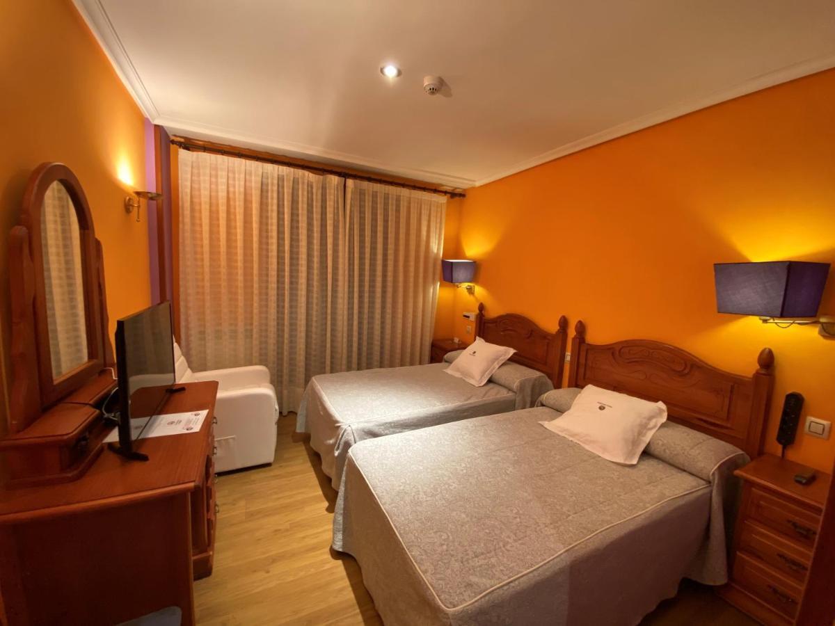 Hotel Tierra De Lobos à Puebla de Sanabria Extérieur photo
