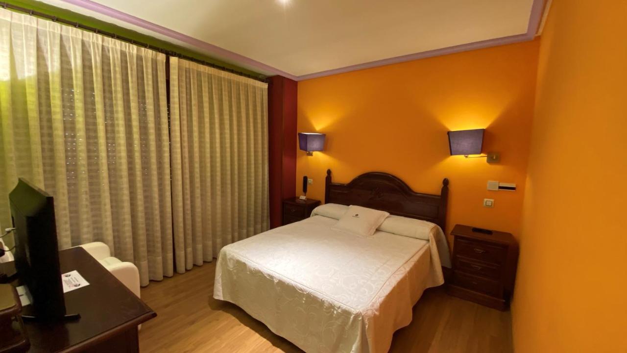 Hotel Tierra De Lobos à Puebla de Sanabria Extérieur photo