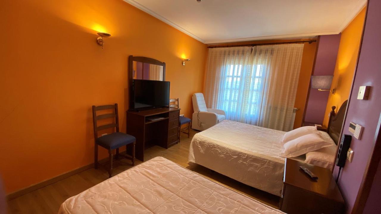 Hotel Tierra De Lobos à Puebla de Sanabria Extérieur photo
