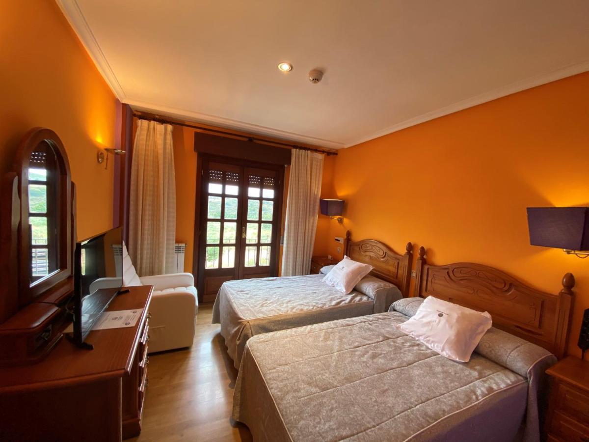 Hotel Tierra De Lobos à Puebla de Sanabria Extérieur photo