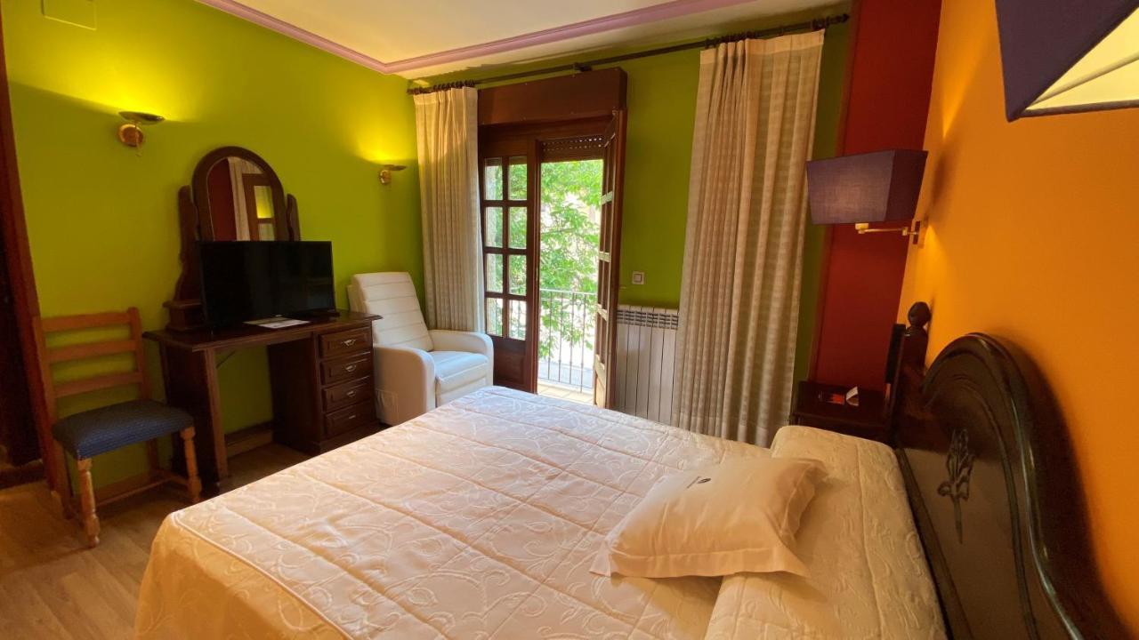 Hotel Tierra De Lobos à Puebla de Sanabria Extérieur photo