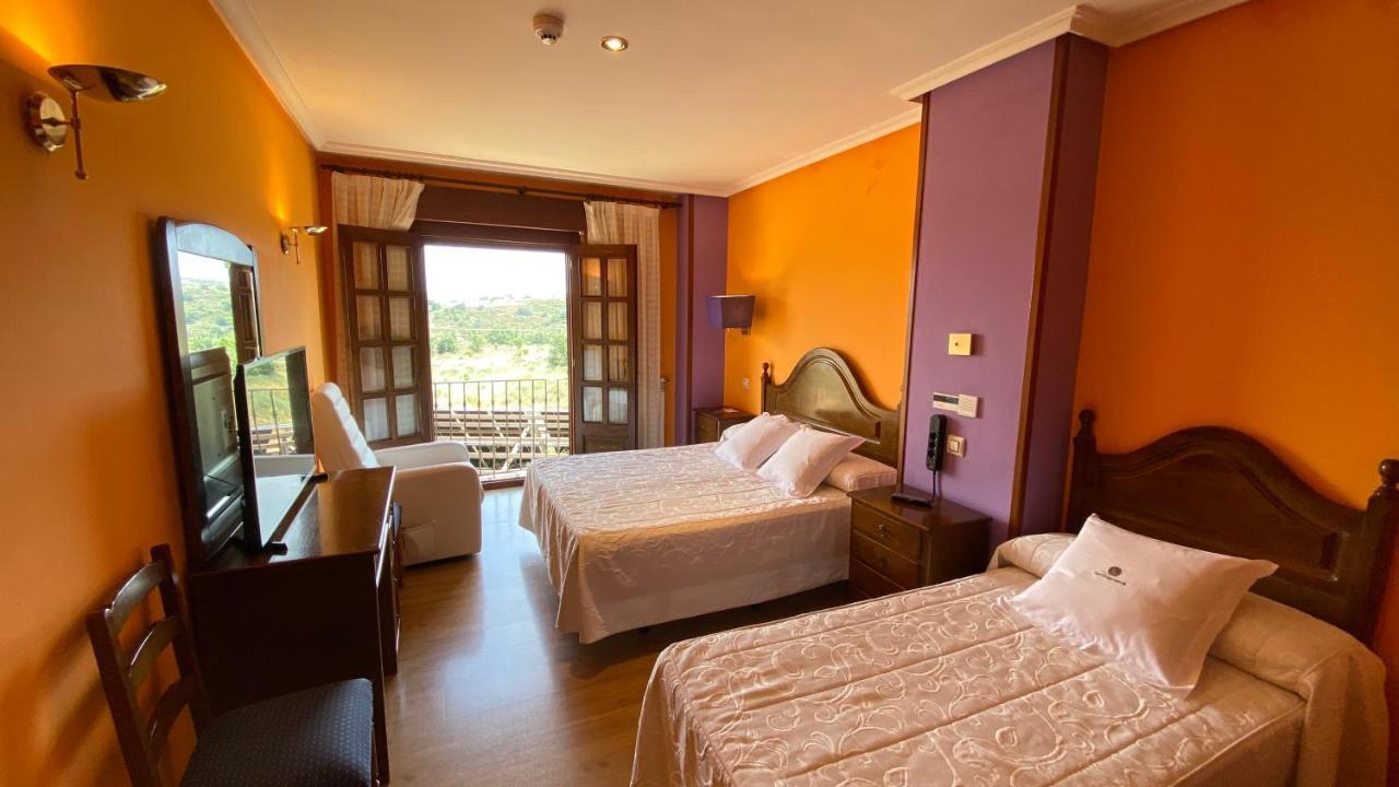 Hotel Tierra De Lobos à Puebla de Sanabria Extérieur photo