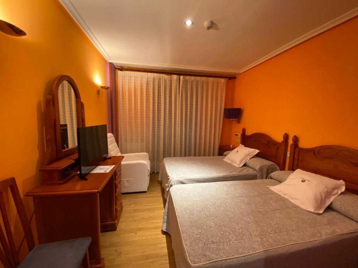 Hotel Tierra De Lobos à Puebla de Sanabria Extérieur photo