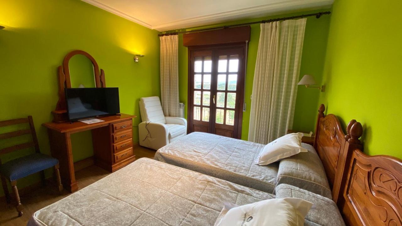 Hotel Tierra De Lobos à Puebla de Sanabria Extérieur photo