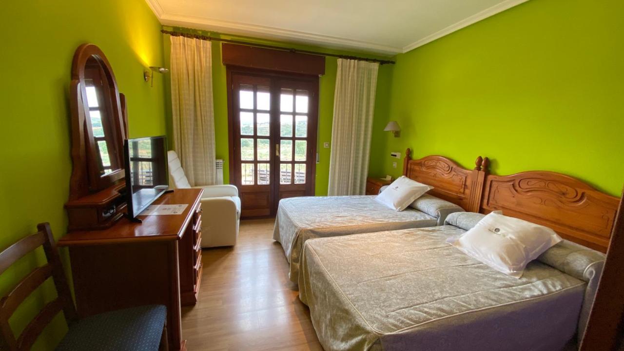 Hotel Tierra De Lobos à Puebla de Sanabria Extérieur photo