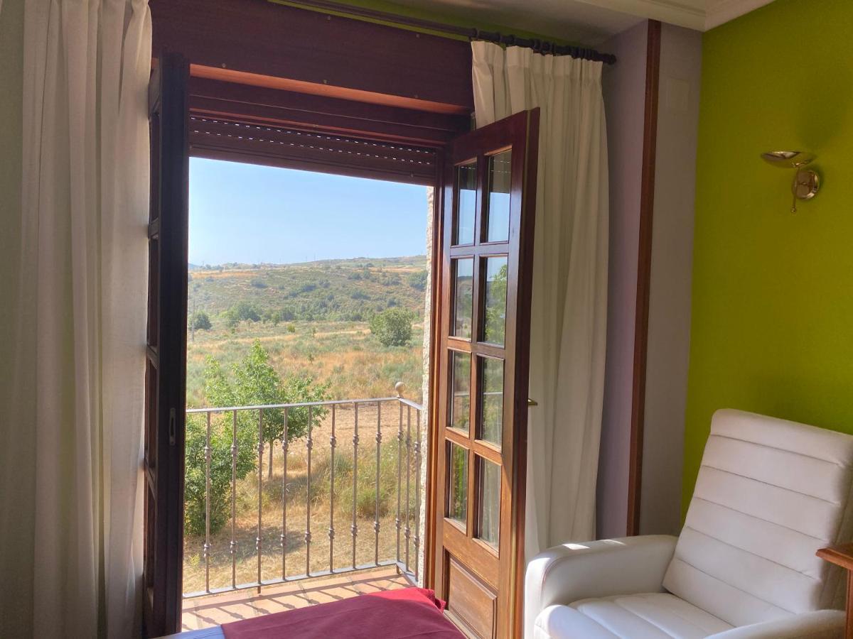 Hotel Tierra De Lobos à Puebla de Sanabria Extérieur photo