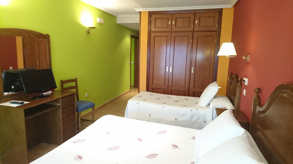 Hotel Tierra De Lobos à Puebla de Sanabria Extérieur photo
