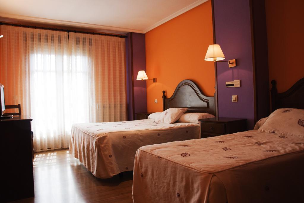 Hotel Tierra De Lobos à Puebla de Sanabria Extérieur photo