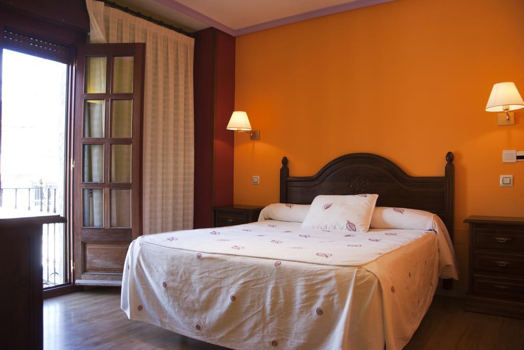 Hotel Tierra De Lobos à Puebla de Sanabria Extérieur photo