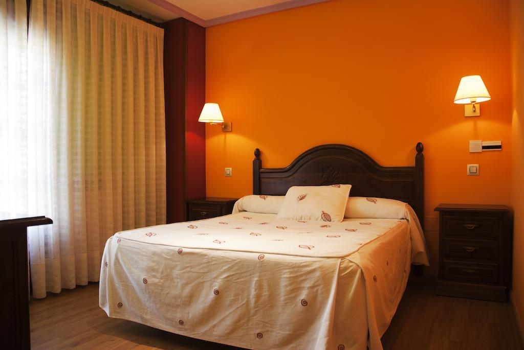 Hotel Tierra De Lobos à Puebla de Sanabria Extérieur photo