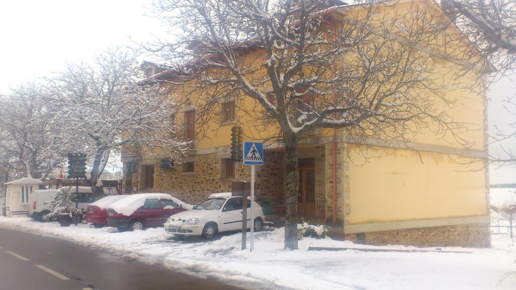 Hotel Tierra De Lobos à Puebla de Sanabria Extérieur photo