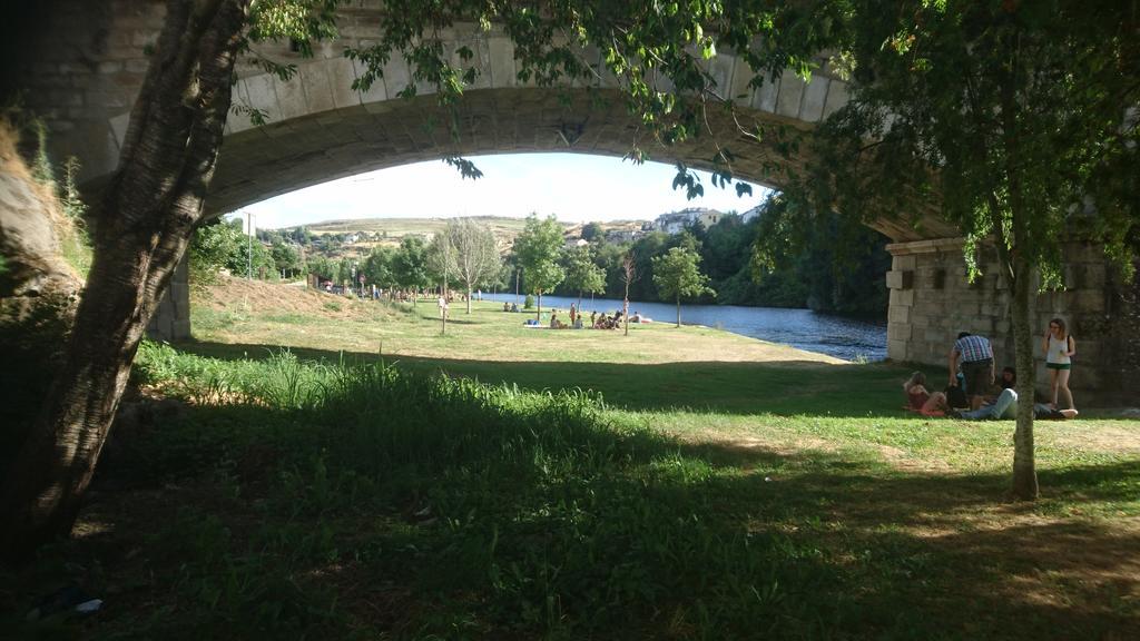 Hotel Tierra De Lobos à Puebla de Sanabria Extérieur photo